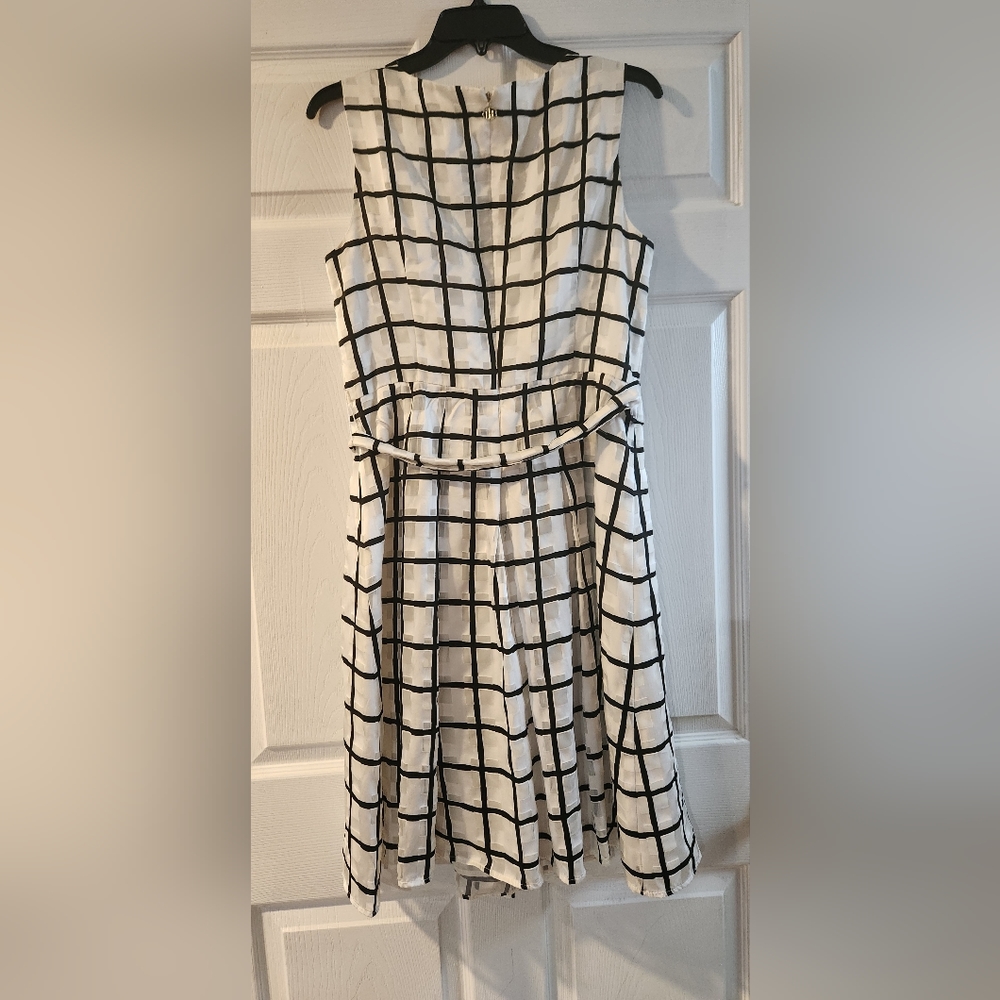 Clothes - Picture 3 of 4